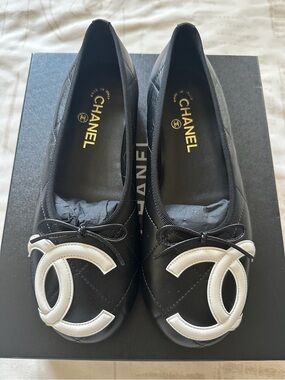 CHANEL 26M Coco beach Cambon Ballet Flats Black with White CC size 39.5